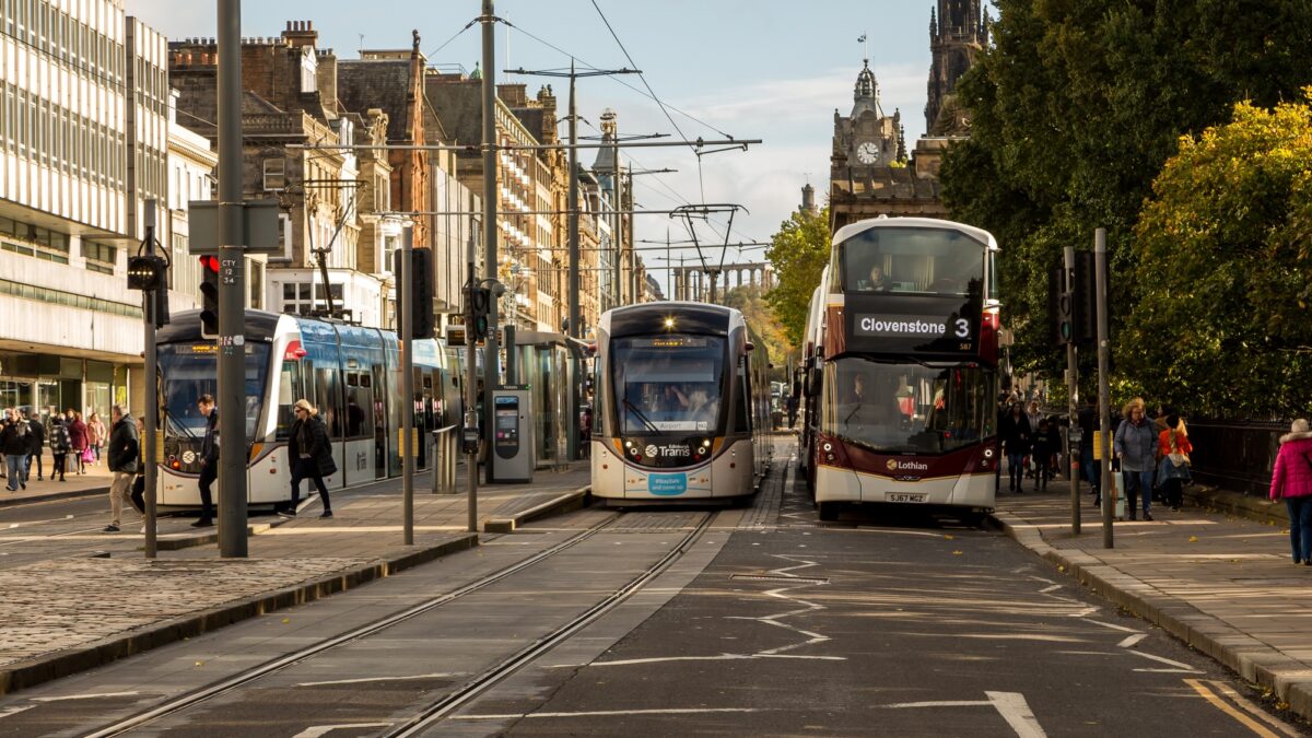 Edinburgh City Council unveils digital on-street bus tracking system – with API open to developers