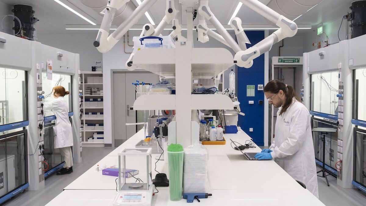 New AI-driven chemistry facility in Glasgow is ‘watershed moment’ for global drug discovery and materials science 